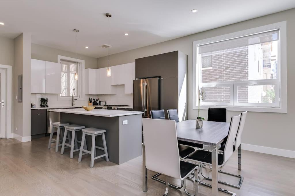 Stunning Duplex Condo #1 - Downtown River North Чикаго Экстерьер фото