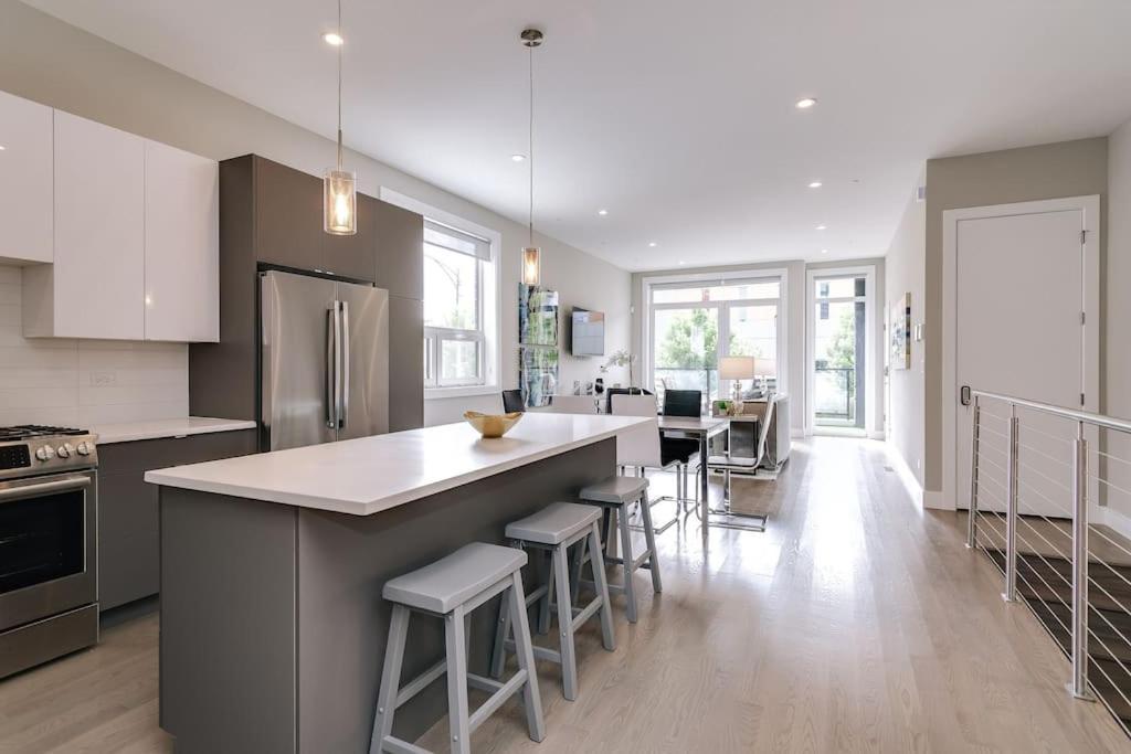 Stunning Duplex Condo #1 - Downtown River North Чикаго Экстерьер фото