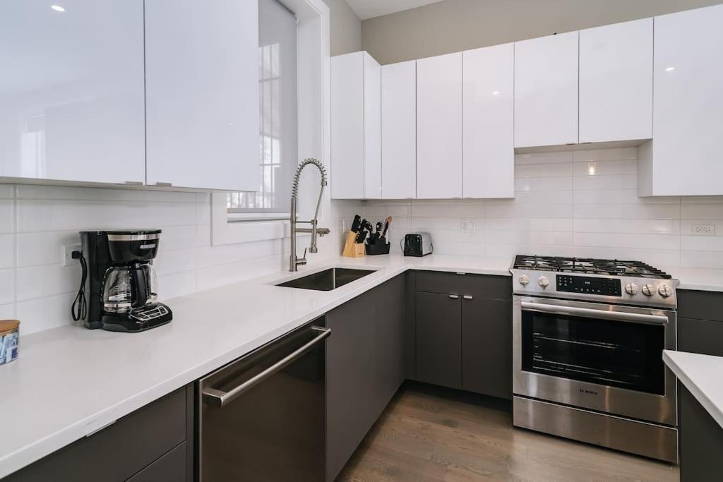 Stunning Duplex Condo #1 - Downtown River North Чикаго Экстерьер фото