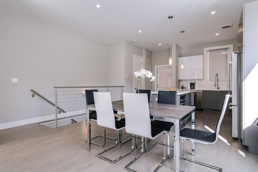 Stunning Duplex Condo #1 - Downtown River North Чикаго Экстерьер фото